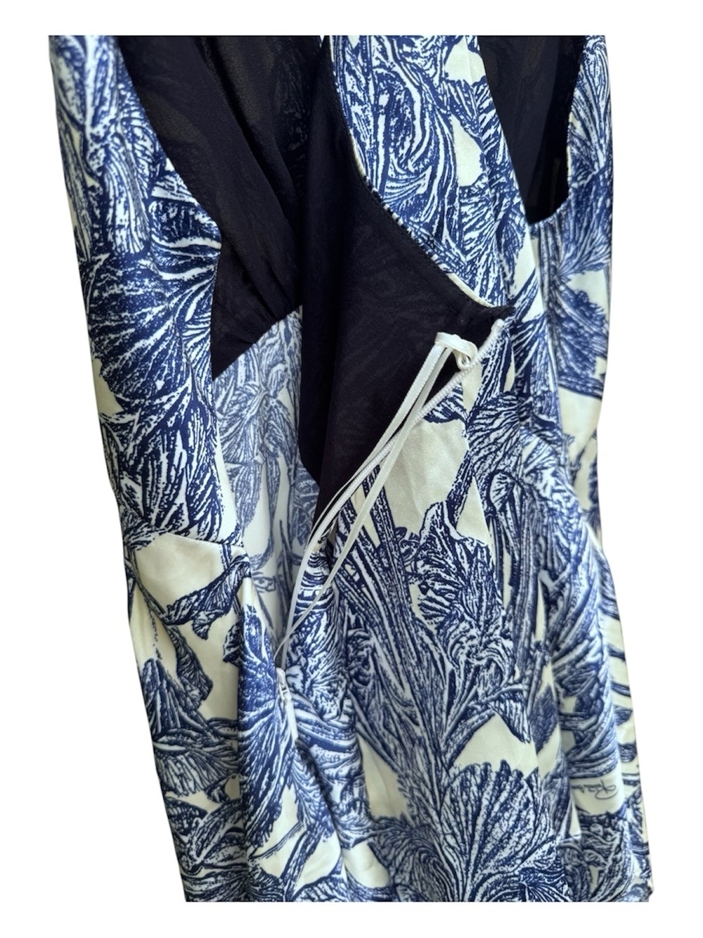 Roberto Cavalli Silk Blue and White Floral Tank Top - Picture 3 of 6